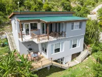 Banana Sweet Top! 2 Bedroom!!  Hot Tub and Tesla Back up Power! Hotels in Coral Bay