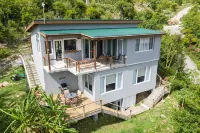 Banana Sweet Top! 2 Bedroom!!  Hot Tub and Tesla Back up Power! - balcony