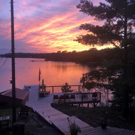 Cozy cabin on shores of Rainy Lake - fantastic fishing!