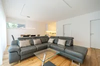 Schweizer Refugium | Smart Home, 1 GB, Erdgeschoss, 3 Min. zum Krankenhaus!