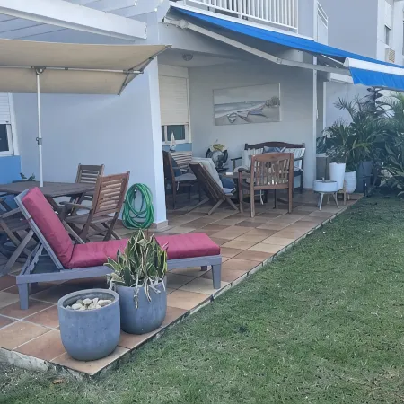 3 Bedrooms Apt. close to main beaches/ attractions