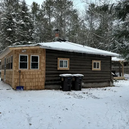 Two Bedroom Cabin with Hot Tub and Fireplace.