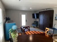 The Benton - Warmly decorated, cozy apartment in downtown Bentonville - Holiday Apartments