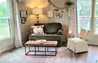 The Compass Loft Studio near TSU with EV Charger - Wifi