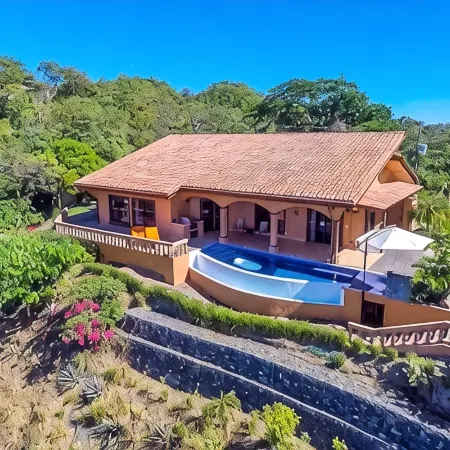 Jungle and Ocean Paradise, Infinity Pool, 4BR/3BA - Private location!