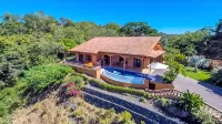 Jungle and Ocean Paradise, Infinity Pool, 4BR/3BA - Private location! - 3-Star