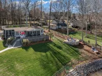 Lakefront Oasis • Private Dock & Bar • Kayaks, Paddleboards, Steps to Water - Boutique