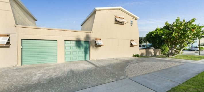 Luxury 2/2, Steps to the beach Hotels in Cape Canaveral