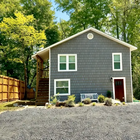 Modern Apartment on The Talimena Scenic Byway-walk to downtown