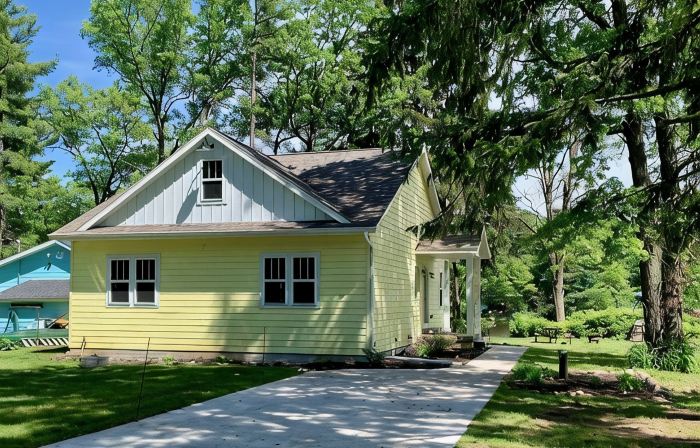 Sunflower House on Lake Wissota