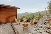 270° Mountain Views at EverLight Mountain Escape - Couples Retreat - Mountain view