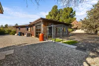 "THE VOC" an eclectic octagon house w a 360° lookout loft & RED ROCK views! - 4-Star