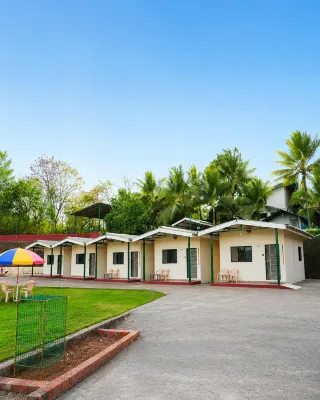 ShriKanchan Hotels & Resorts - Tents & Premium Rooms near Dapoli - 2 ดาว
