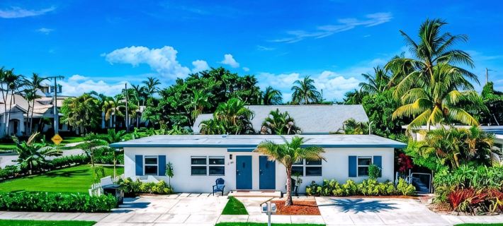 2 Bed Cottage walk to Pineapple Grove, Atlantic Ave & the Beach Hotels in Delray Beach