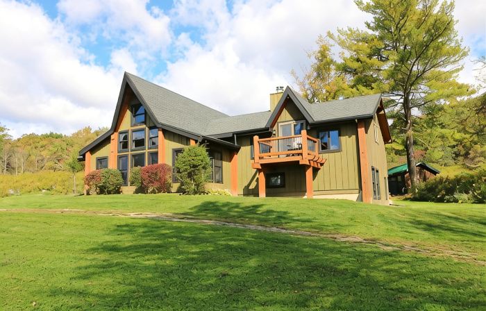 Cozy Timber Frame Home!  5 minutes to Holiday Valley and downtown Ellicottville!