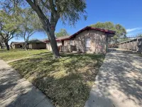 Pet Friendly, Private Bkyd 4 bedroom - balcony