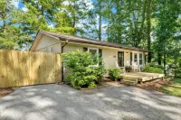 Beautifully Renovated Cottage / Pet-Friendly / Walk to Downtown Black Mountain - 2-Star
