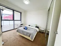 Mascot Two-bedroom apartment, with direct bus access to Sydney Airport and UNSW - balcone