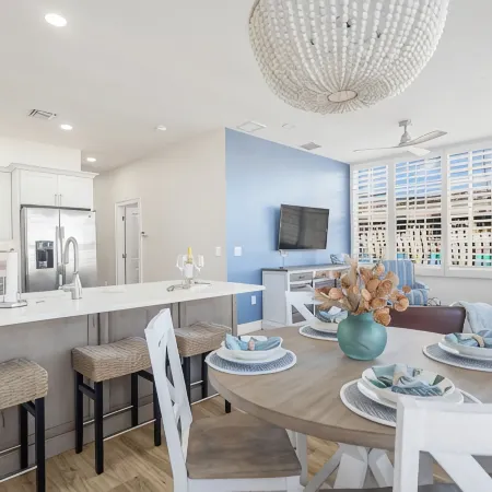 Beautifully Remodeled 2-Bedroom, 2-Bath Apt in Historic Downtown Venice, FL