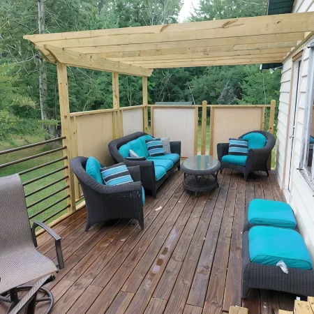 Geneva on the Lake HOT SPOT, 3 bedrooms/ w loft,2 bath ,sleeps 8-10. Huge deck .