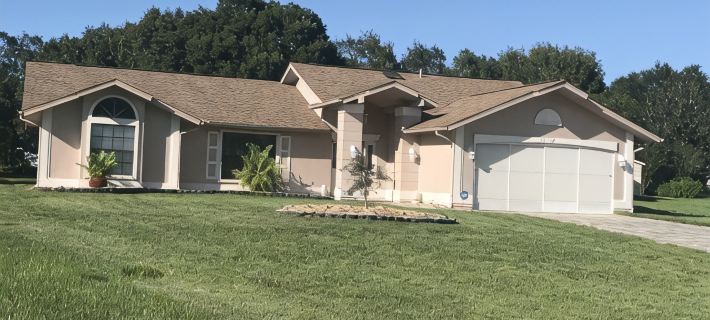 3 bedroom Pool home. Quiet Neighbourhood スプリングヒルのホテル