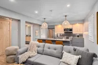 Upscale Duluth Suite / 15 Minute Drive to Canal Park / Easy Parking / Quiet Area