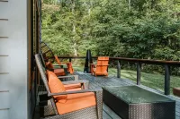 Enjoy the peace & quiet of beautiful Nashville, Indiana.