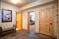 Modern Tahoe Donner Cabin. Hot Tub.  Near Trails, Skiing & Downtown Truckee - 4성급