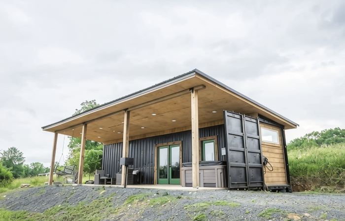 Secluded Mountain Container - Hot Tub & King Bed