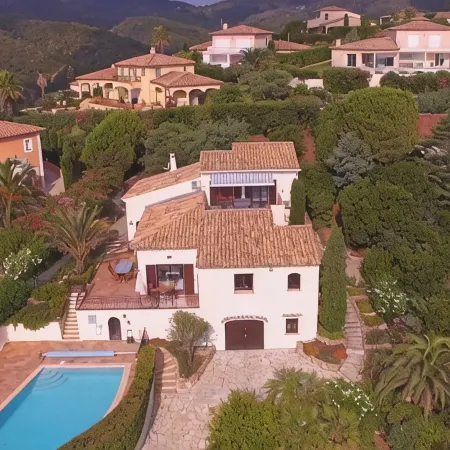 Luxury villa, heated pool, panoramic sea view, air conditionin