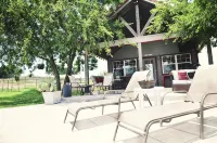 RANCH LIFE!  Guest House on Ranch with Pool & Hot Tub - 4-stjärniga