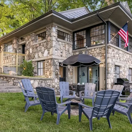 Lakefront Storybook cottage • Hot Tub • Fireplace • 4 bd 2 bath.