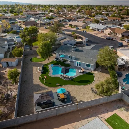 Free Heated Pool, Game Room, Mini-Golf, BBQ, Lux Home