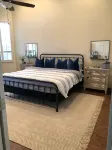 Resort Living! Quiet Lakefront Home. Pool, large shaded patio, fishing, sleeps 9 - شرفة