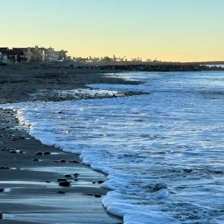 Mid-Century Beach Lodge- 1 Block to Beach!