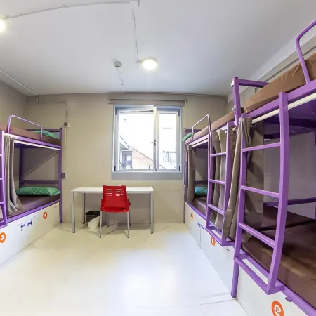 Scout Madrid Hostel Отели рядом с достопримечательностью «Станция Santa Eugenia »