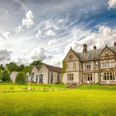 YHA Castleton Losehill Hall Hotels near Bamford Edge
