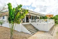 Beautiful modern Villa, Private Pool, Gated Community, quiet area - 2-Star