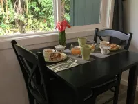 Hale 'Ohu Bed & Breakfast - breakfast
