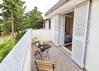 Holiday House Dora