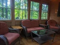 Cottontail Cabin at the Adirondack Lodge =- 5 mins to Lake George Village - Chalets