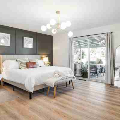 6Beds 3Bath - Pool, Hot Tub, Pets Welcome, Fire Pit- 1mi to Downtown Rooms