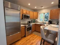 Hamptons Retreat • Hot Tub • Minutes to Beaches Hotele w: Hampton Bays