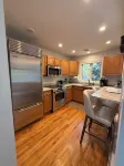Hamptons Retreat • Hot Tub • Minutes to Beaches