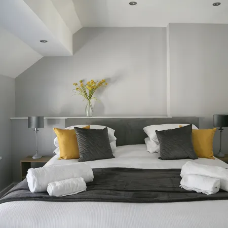 A spacious and stylish 2 bedroom, 2 bathroom duplex apartment