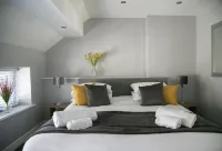 A spacious and stylish 2 bedroom, 2 bathroom duplex apartment - Wifi