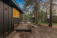 Alpine Nine - Modern, cozy cabin in the woods close to town