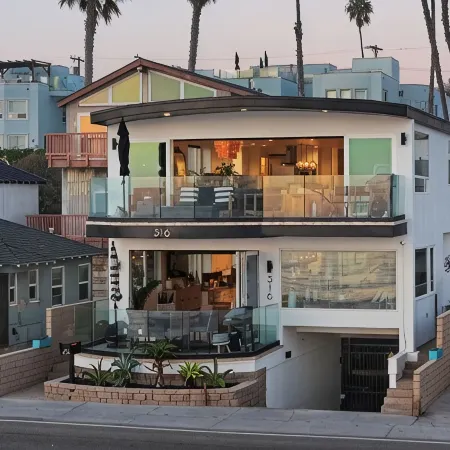 Beachfront Boho Dream Penthouse. Walk 2 Everything!   Newly designed  SLEEPS 10!
