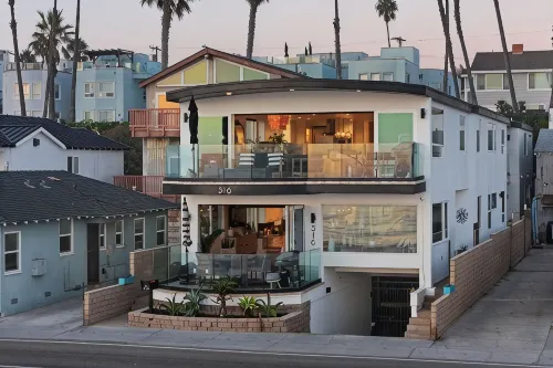 Beachfront Boho Dream Penthouse. Walk 2 Everything!   Newly designed  SLEEPS 10! - Jacuzzi