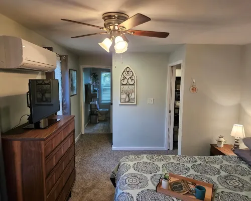 Charming 1-bedroom apartment in cool Garner, minutes from Raleigh Hotels in Garner